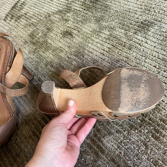 Taupe pebbled leather miss sixty high heeled sandals - Picture 7 of 11